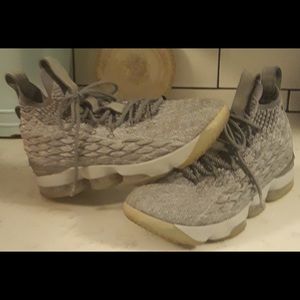 Lebron James  15 wolf grey SIZE 8 MENS